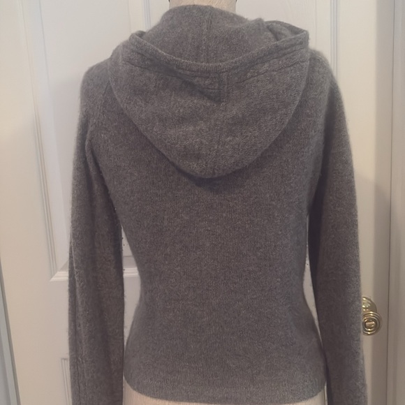 Ultra soft, 100% cashmere size medium gray zipper front hoodie - Picture 3 of 4